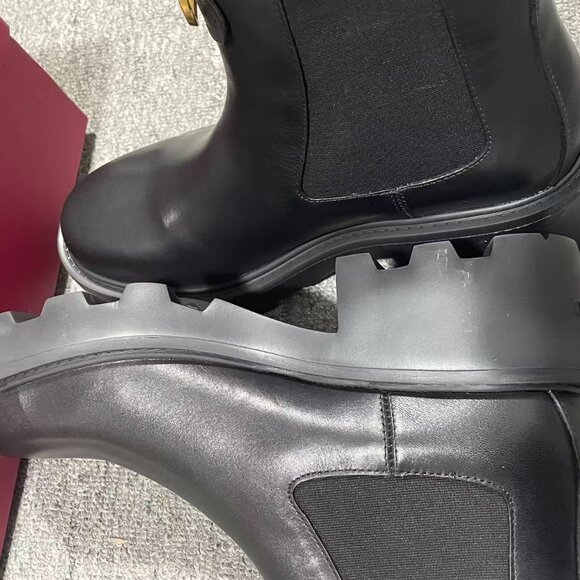 Valentino - Picture 7 of 9